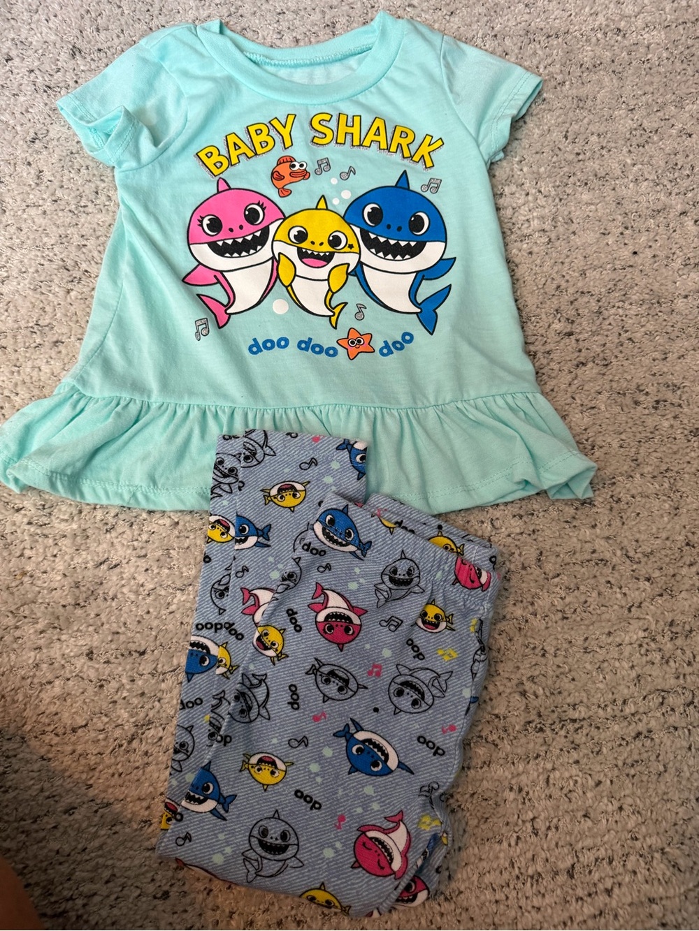 Nickelodeon Baby Shark Aqua and Blue Set outfit Euc size 4 / 4t